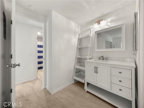 1052 S Idaho  19 , La Habra, CA