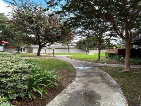 965 S Idaho  4 , La Habra, CA