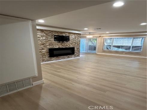 965 S Idaho  4 , La Habra, CA