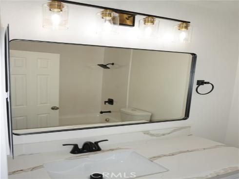 875  Las Lomas  B , La Habra, CA