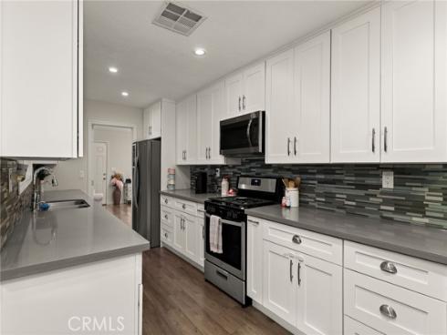 624 N Walnut  , La Habra, CA