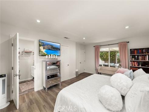 624 N Walnut  , La Habra, CA