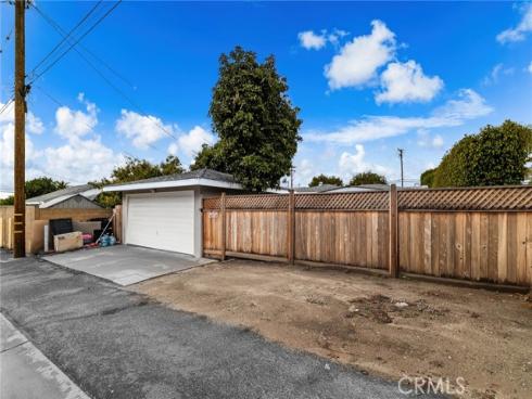 624 N Walnut  , La Habra, CA