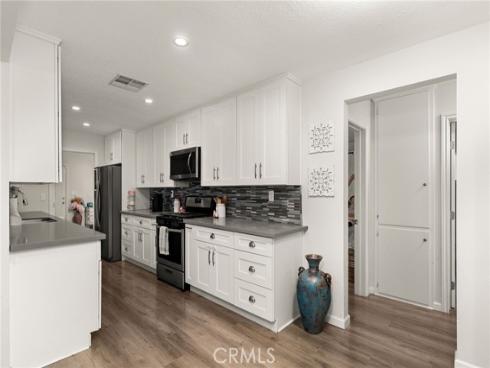 624 N Walnut  , La Habra, CA