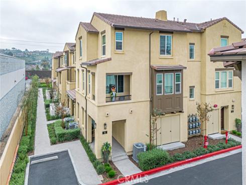 295 vista dr 92 , La Habra, CA