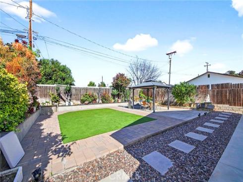 335 E Francis  , La Habra, CA