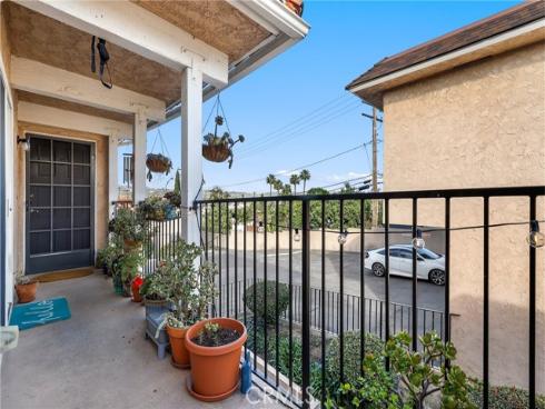 841  Las Lomas  D  Drive, La Habra, CA