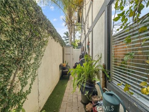 345 S Monte Vista  , La Habra, CA