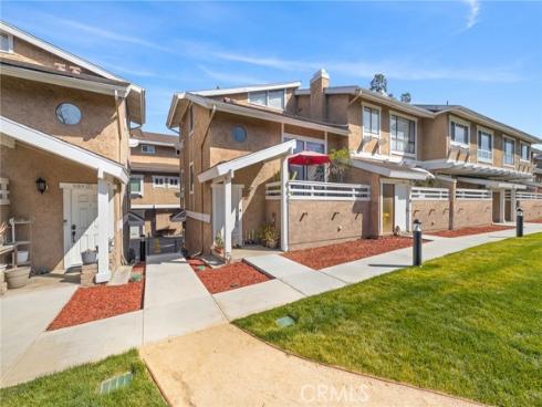 957 W Imperial  30 , La Habra, CA