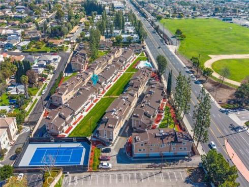 957 W Imperial  30 , La Habra, CA