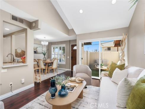 124 S Valencia  , La Habra, CA