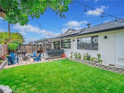 1740 E Francis  , La Habra, CA