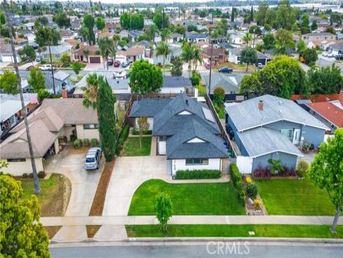1740 E Francis  , La Habra, CA