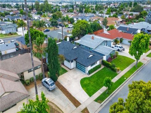 1740 E Francis  , La Habra, CA