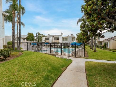 1074 E La Habra  , La Habra, CA