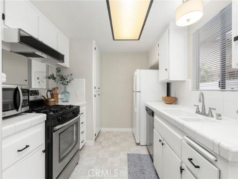 571 W Greenwood 12 Avenue, La Habra, CA