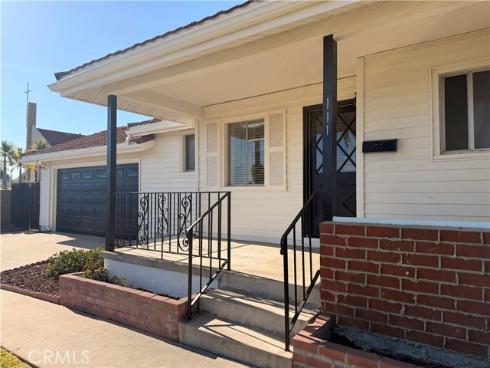 111 La Plaza , La Habra, CA