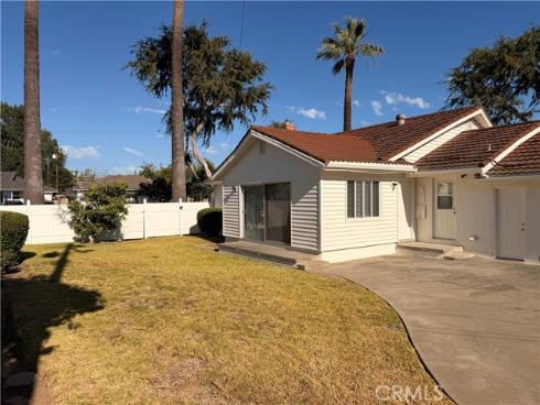 111 La Plaza , La Habra, CA
