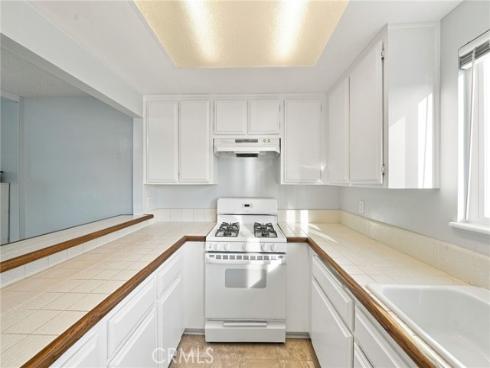 981 W Imperial Hwy #23 , La Habra, CA