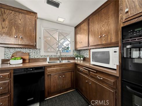 341 E Parkwood Ave , La Habra, CA