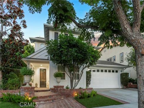 8 Scarlet Maple Drive