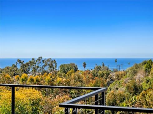 990  Meadowlark   Drive, Laguna Beach, CA