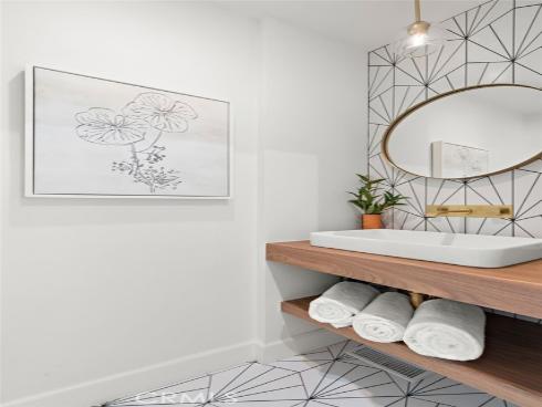 994 Bluebird Canyon Drive, Laguna Beach, CA