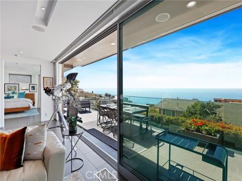1088 Del Mar Avenue, Laguna Beach, CA
