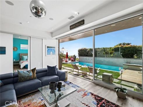 1088 Del Mar Avenue, Laguna Beach, CA