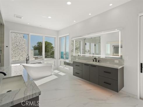 31 N Vista De Catalina , Laguna Beach, CA