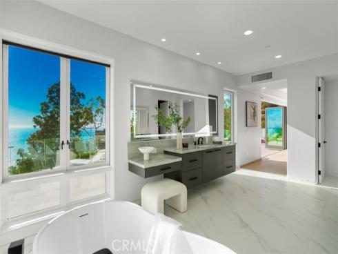 31 N Vista De Catalina  , Laguna Beach, CA