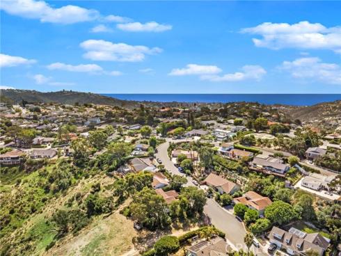 3030  Mountain View Dr  , Laguna Beach, CA