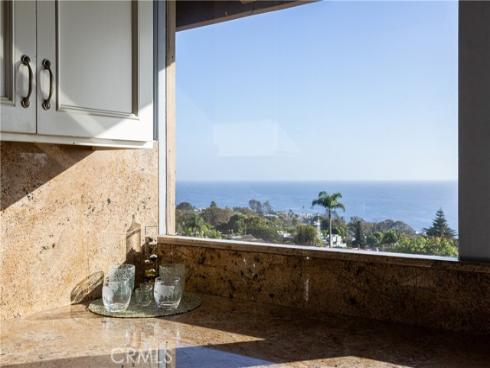 7 N Vista De La Luna  , Laguna Beach, CA