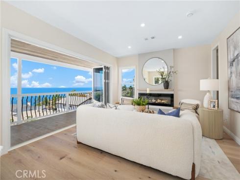 2961  Rounsevel  , Laguna Beach, CA