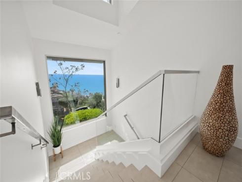 2300  Crestview  , Laguna Beach, CA