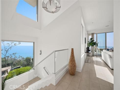 2300  Crestview  , Laguna Beach, CA
