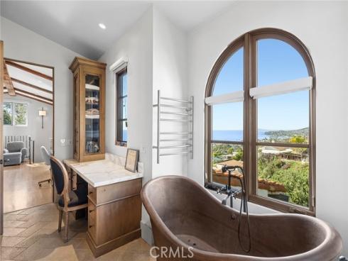 2100  Crestview   Drive, Laguna Beach, CA