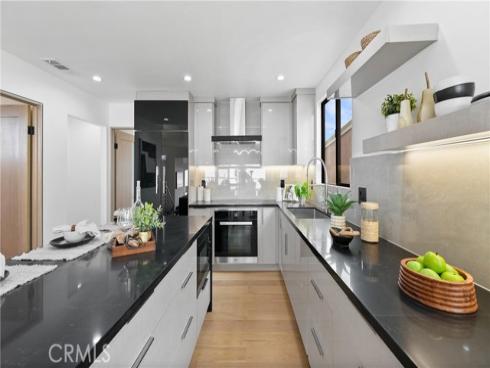 1095  Miramar  , Laguna Beach, CA