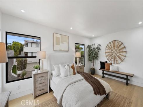 1095  Miramar  , Laguna Beach, CA