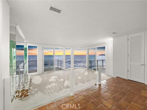 647 Sleepy Hollow , Laguna Beach, CA