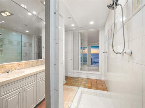 647 Sleepy Hollow , Laguna Beach, CA