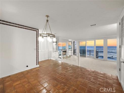 647 Sleepy Hollow , Laguna Beach, CA