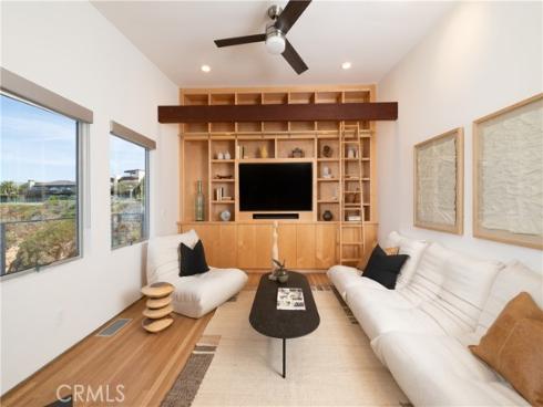 130  Mcknight  , Laguna Beach, CA