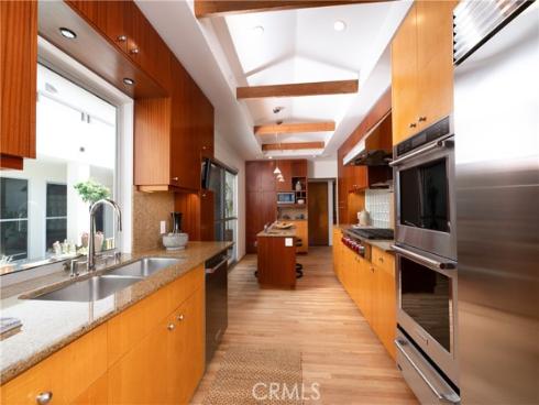 130  Mcknight  , Laguna Beach, CA