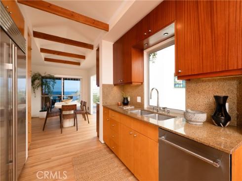 130  Mcknight  , Laguna Beach, CA