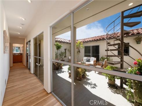 130  Mcknight  , Laguna Beach, CA