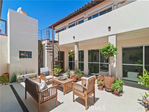 130  Mcknight  , Laguna Beach, CA