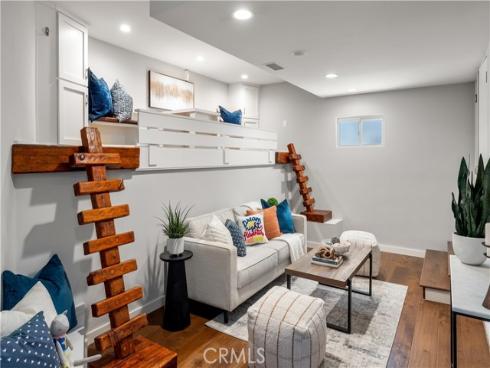 2810  Alexander  , Laguna Beach, CA