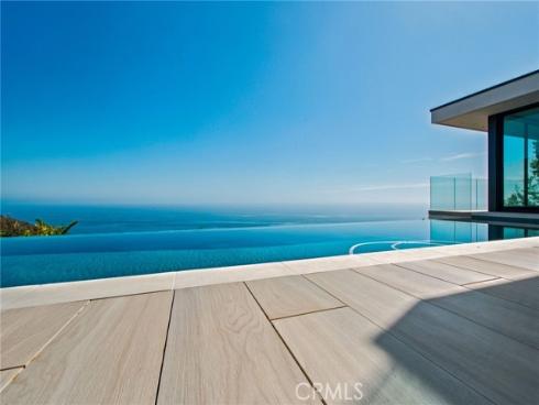 627  Nyes  , Laguna Beach, CA