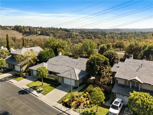 39  Carriage Hill   Lane, Laguna Hills, CA